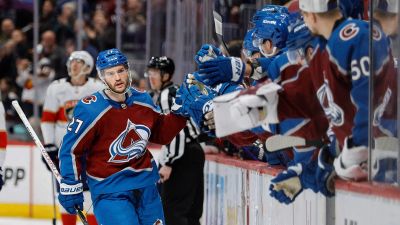 Drouin stays hot as Avalanche are flattened